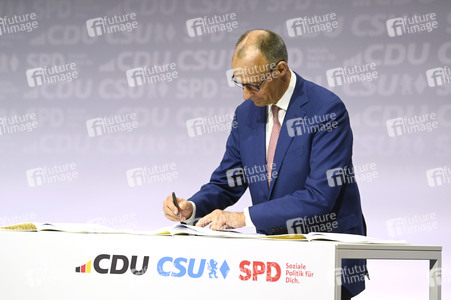 Unterzeichnung des Koalitionsvertrages zwischen CDU, CSU und SPD in Berlin