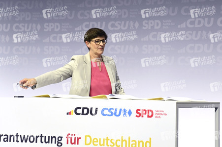 Unterzeichnung des Koalitionsvertrages zwischen CDU, CSU und SPD in Berlin