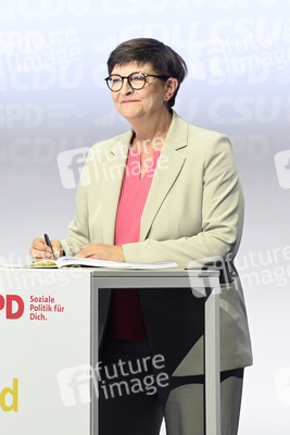 Unterzeichnung des Koalitionsvertrages zwischen CDU, CSU und SPD in Berlin