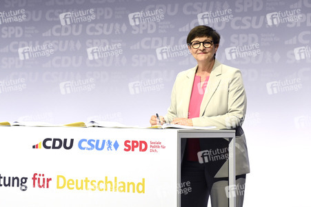 Unterzeichnung des Koalitionsvertrages zwischen CDU, CSU und SPD in Berlin