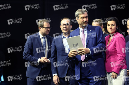 Unterzeichnung des Koalitionsvertrages zwischen CDU, CSU und SPD in Berlin