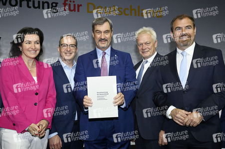 Unterzeichnung des Koalitionsvertrages zwischen CDU, CSU und SPD in Berlin