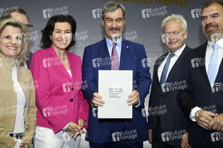 Unterzeichnung des Koalitionsvertrages zwischen CDU, CSU und SPD in Berlin