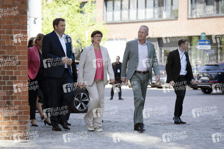 Unterzeichnung des Koalitionsvertrages zwischen CDU, CSU und SPD in Berlin