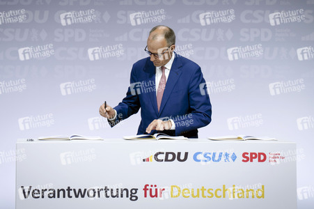 Unterzeichnung des Koalitionsvertrages zwischen CDU, CSU und SPD in Berlin