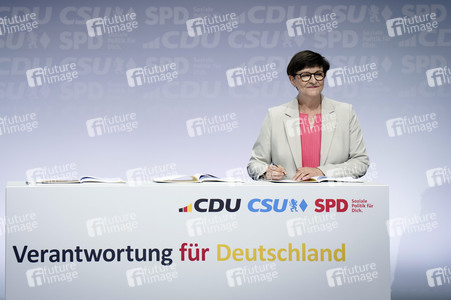 Unterzeichnung des Koalitionsvertrages zwischen CDU, CSU und SPD in Berlin