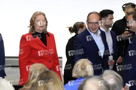 Unterzeichnung des Koalitionsvertrages zwischen CDU, CSU und SPD in Berlin