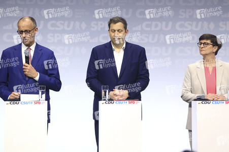 Unterzeichnung des Koalitionsvertrages zwischen CDU, CSU und SPD in Berlin