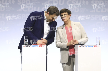 Unterzeichnung des Koalitionsvertrages zwischen CDU, CSU und SPD in Berlin