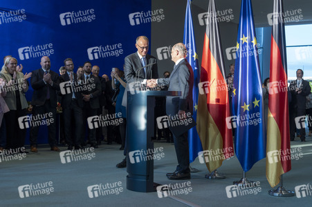Amtsübergabe im Bundeskanzleramt in Berlin