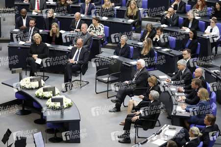 Gedenkstunde im Bundestag zum 80. Jahrestag des Endes des Zweiten Weltkrieges in Berlin