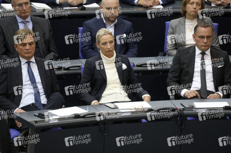 Gedenkstunde im Bundestag zum 80. Jahrestag des Endes des Zweiten Weltkrieges in Berlin