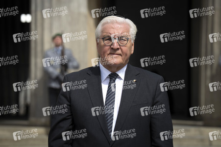 Kranzniederlegung zum 80. Jahrestag des Endes des Zweiten Weltkrieges in Berlin