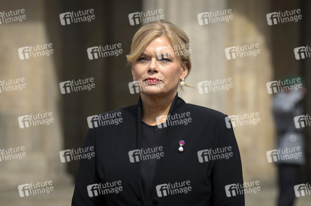 Kranzniederlegung zum 80. Jahrestag des Endes des Zweiten Weltkrieges in Berlin