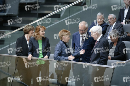 Gedenkstunde im Bundestag zum 80. Jahrestag des Endes des Zweiten Weltkrieges in Berlin