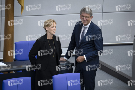 Gedenkstunde im Bundestag zum 80. Jahrestag des Endes des Zweiten Weltkrieges in Berlin