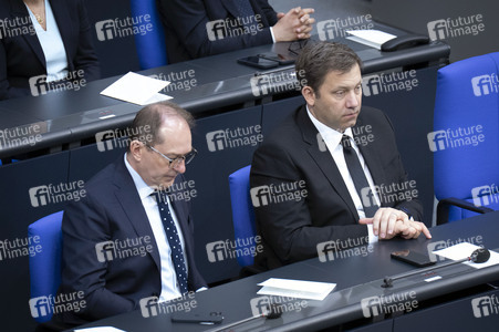 Gedenkstunde im Bundestag zum 80. Jahrestag des Endes des Zweiten Weltkrieges in Berlin