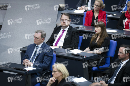 Gedenkstunde im Bundestag zum 80. Jahrestag des Endes des Zweiten Weltkrieges in Berlin