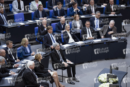Gedenkstunde im Bundestag zum 80. Jahrestag des Endes des Zweiten Weltkrieges in Berlin
