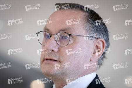 Gedenkstunde im Bundestag zum 80. Jahrestag des Endes des Zweiten Weltkrieges in Berlin