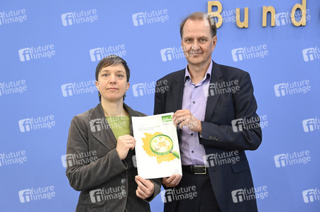 Bundespressekonferenz zur Studie 'Umweltbewusstsein in Deutschland 2024' in Berlin