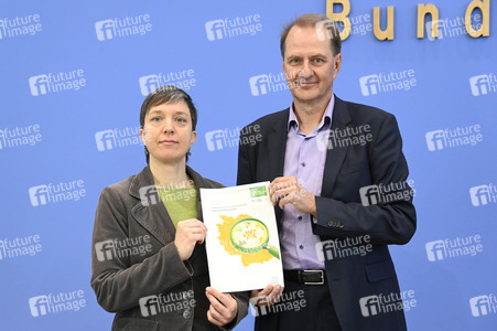 Bundespressekonferenz zur Studie 'Umweltbewusstsein in Deutschland 2024' in Berlin