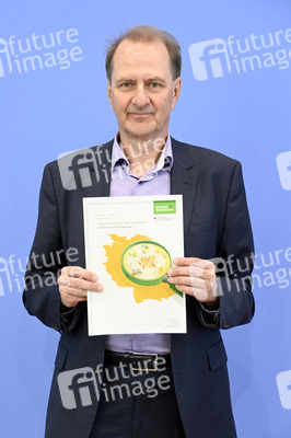 Bundespressekonferenz zur Studie 'Umweltbewusstsein in Deutschland 2024' in Berlin