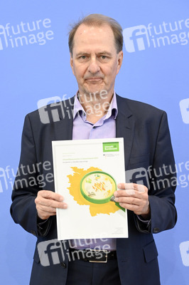 Bundespressekonferenz zur Studie 'Umweltbewusstsein in Deutschland 2024' in Berlin