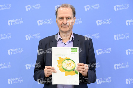 Bundespressekonferenz zur Studie 'Umweltbewusstsein in Deutschland 2024' in Berlin