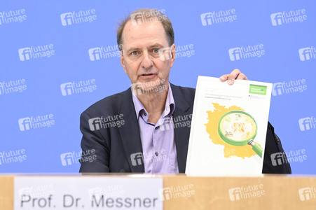 Bundespressekonferenz zur Studie 'Umweltbewusstsein in Deutschland 2024' in Berlin