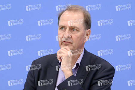 Bundespressekonferenz zur Studie 'Umweltbewusstsein in Deutschland 2024' in Berlin