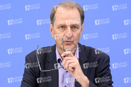 Bundespressekonferenz zur Studie 'Umweltbewusstsein in Deutschland 2024' in Berlin