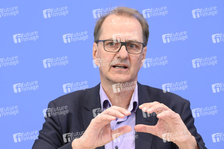 Bundespressekonferenz zur Studie 'Umweltbewusstsein in Deutschland 2024' in Berlin