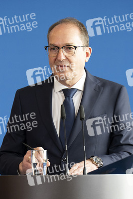 Pressekonferenz zum Verbot der Reichsbürger-Gruppe 'Königreich Deutschland' in Berlin