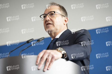 Pressekonferenz zum Verbot der Reichsbürger-Gruppe 'Königreich Deutschland' in Berlin