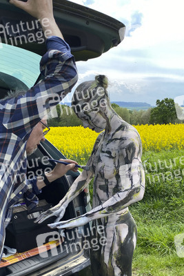 NATURE ART: Rapsbirken / Rapeseed Birches Bodypainting