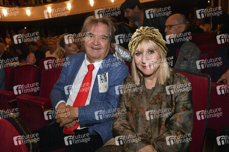 Theaterpremiere 'Nein zum Geld' in München