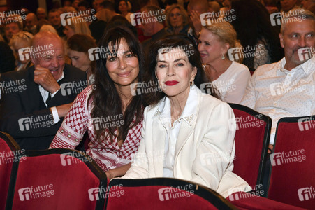 Theaterpremiere 'Nein zum Geld' in München