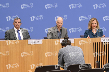 Bundespressekonferenz 'Report Globale Flucht 2025' in Berlin