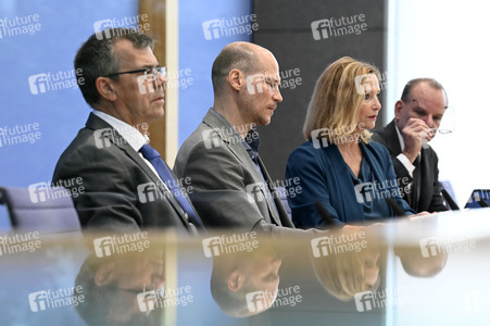 Bundespressekonferenz 'Report Globale Flucht 2025' in Berlin