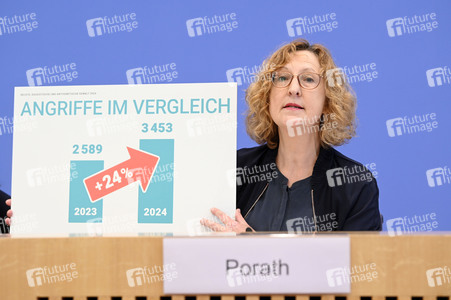 Bundespressekonferenz 'Jahresstatistik 2024 zu Gewalt' in Berlin