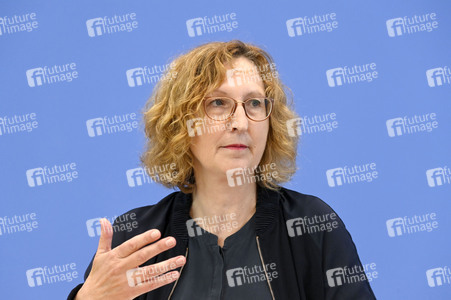 Bundespressekonferenz 'Jahresstatistik 2024 zu Gewalt' in Berlin