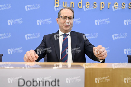 Bundespressekonferenz 'Fallzahlen für die politisch motivierte Kriminalität 2024' in Berlin