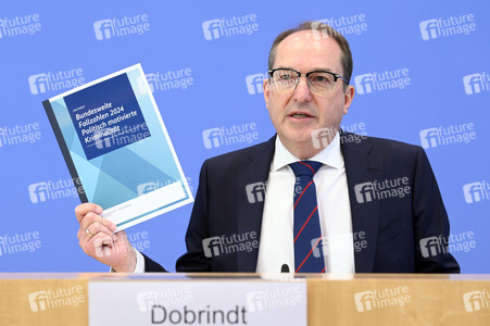 Bundespressekonferenz 'Fallzahlen für die politisch motivierte Kriminalität 2024' in Berlin