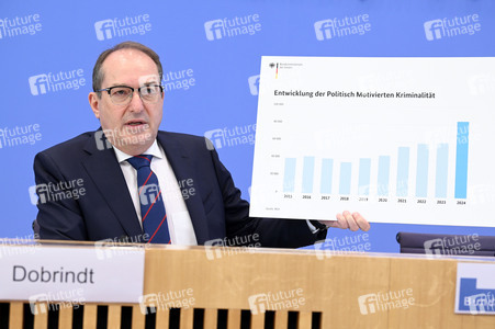 Bundespressekonferenz 'Fallzahlen für die politisch motivierte Kriminalität 2024' in Berlin