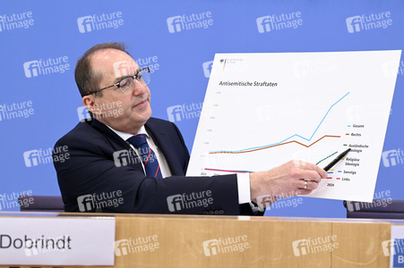 Bundespressekonferenz 'Fallzahlen für die politisch motivierte Kriminalität 2024' in Berlin