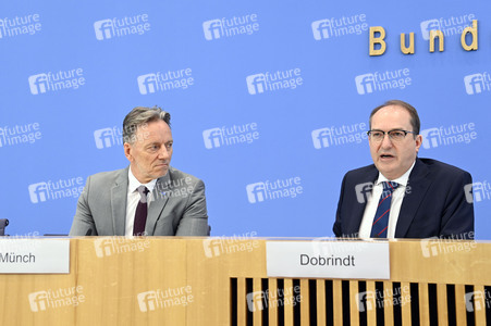 Bundespressekonferenz 'Fallzahlen für die politisch motivierte Kriminalität 2024' in Berlin