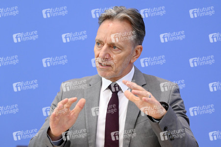 Bundespressekonferenz 'Fallzahlen für die politisch motivierte Kriminalität 2024' in Berlin