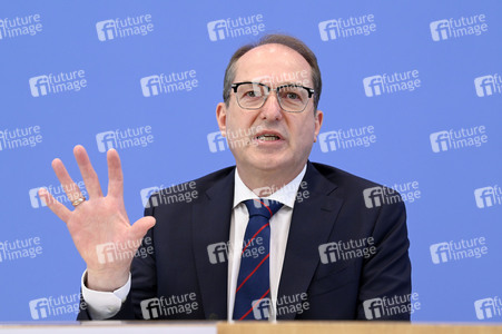 Bundespressekonferenz 'Fallzahlen für die politisch motivierte Kriminalität 2024' in Berlin