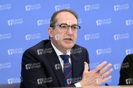 Bundespressekonferenz 'Fallzahlen für die politisch motivierte Kriminalität 2024' in Berlin